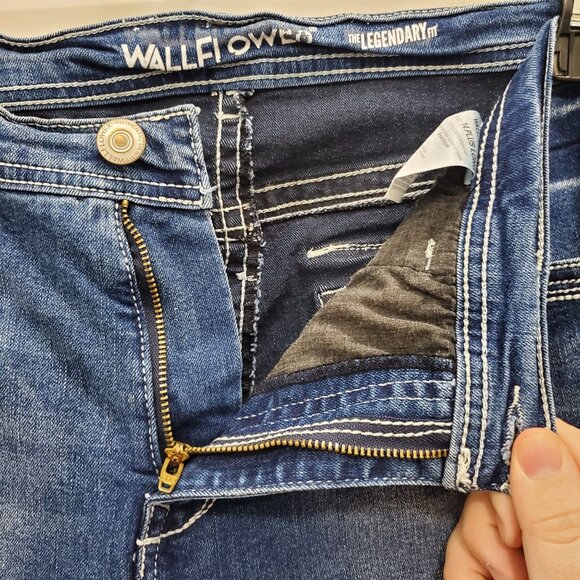 Wallflower The‎ Legendary Fit Woman's Distressed Bootcut Leg Jeans 14 Plus Long - Picture 3 of 9